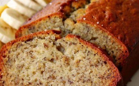 JANET’S RICH BANANA BREAD