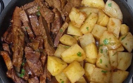 GARLIC BUTTER STEAK AND POTATOES SKILLET