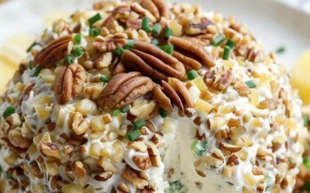 HEAVENLY PINEAPPLE CHEESEBALL