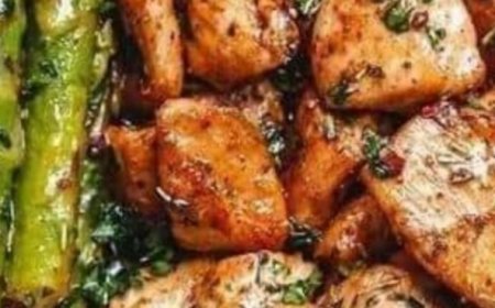 GARLIC-BUTTER-POTATOES-STEAK