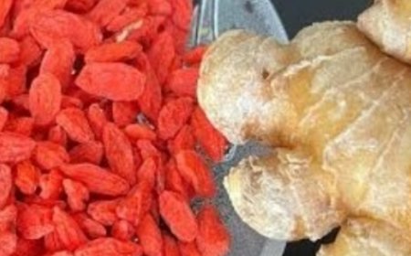 Discover the Benefits of Wolfberry and Ginger Soaked in Water