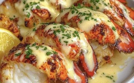 Creamy Garlic Butter Lobster Tails