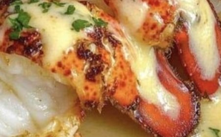 Creamy Garlic Butter Lobster Tails