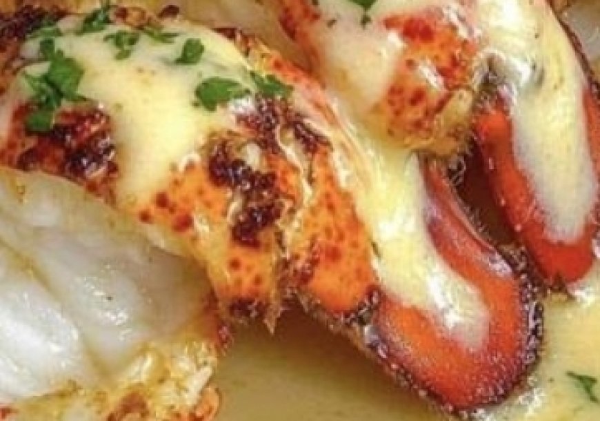 Creamy Garlic Butter Lobster Tails