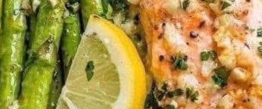 Baked Salmon in Foil with Asparagus and Lemon Garlic Butter Sauce: A Delectable and Healthy Recipe