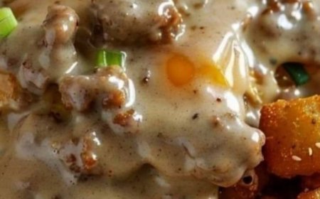 Loaded Tater Tots with Sausage Gravy