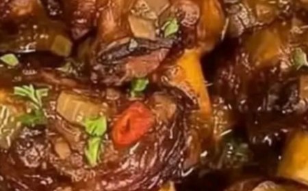 Savory Braised Oxtails with Herb-Infused Sauce