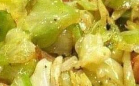 FRIED CABBAGE AND BACON WITH ONION