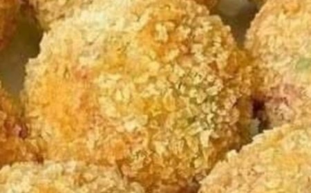 Rice ball with cheese & pepperoni