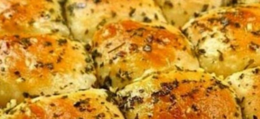Homemade garlic rolls: the most delicious alternative to regular bread!