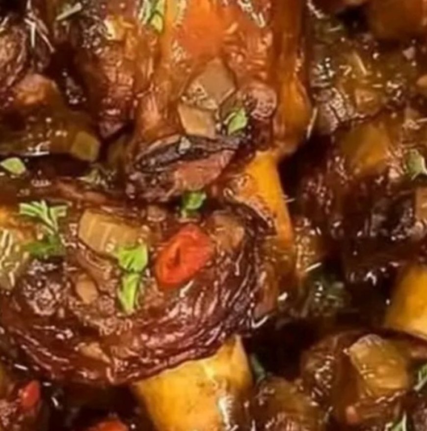 Savory Braised Oxtails with Herb-Infused Sauce