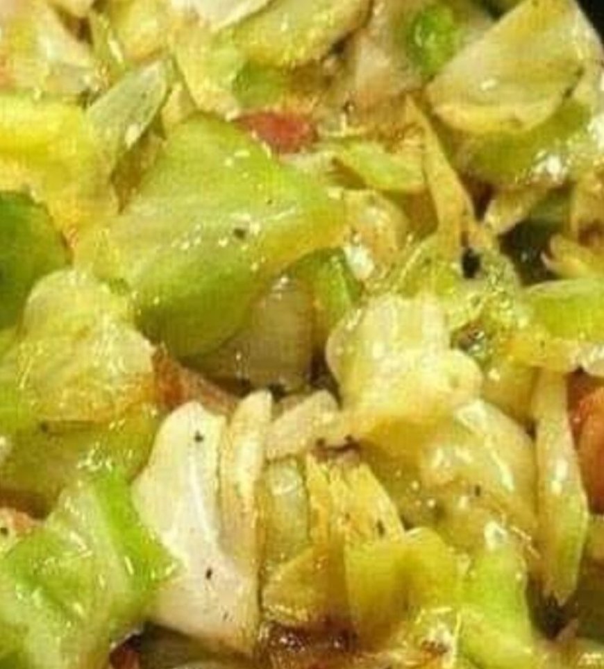 FRIED CABBAGE AND BACON WITH ONION