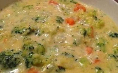 Broccoli & Cheese Soup Slow Cooker