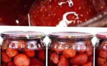 The Only Strawberry Jam Recipe I Trust – Full of Flavor and No Thickeners