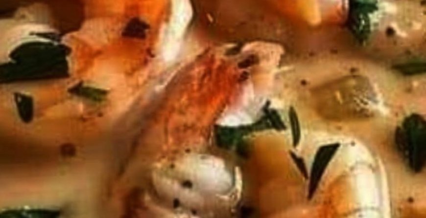 Best Recipe for Tasty Seafood Soup with Crab and Shrimp