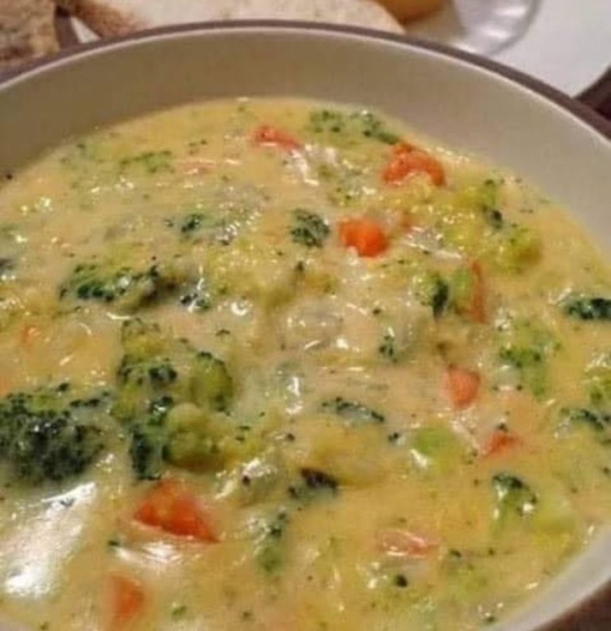 Broccoli & Cheese Soup Slow Cooker
