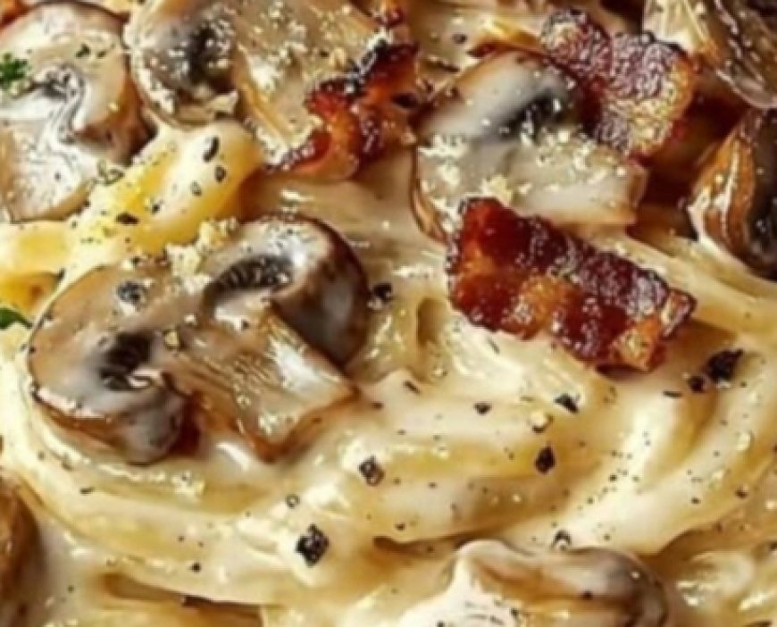 Creamy Garlic Mushroom and Bacon Pasta