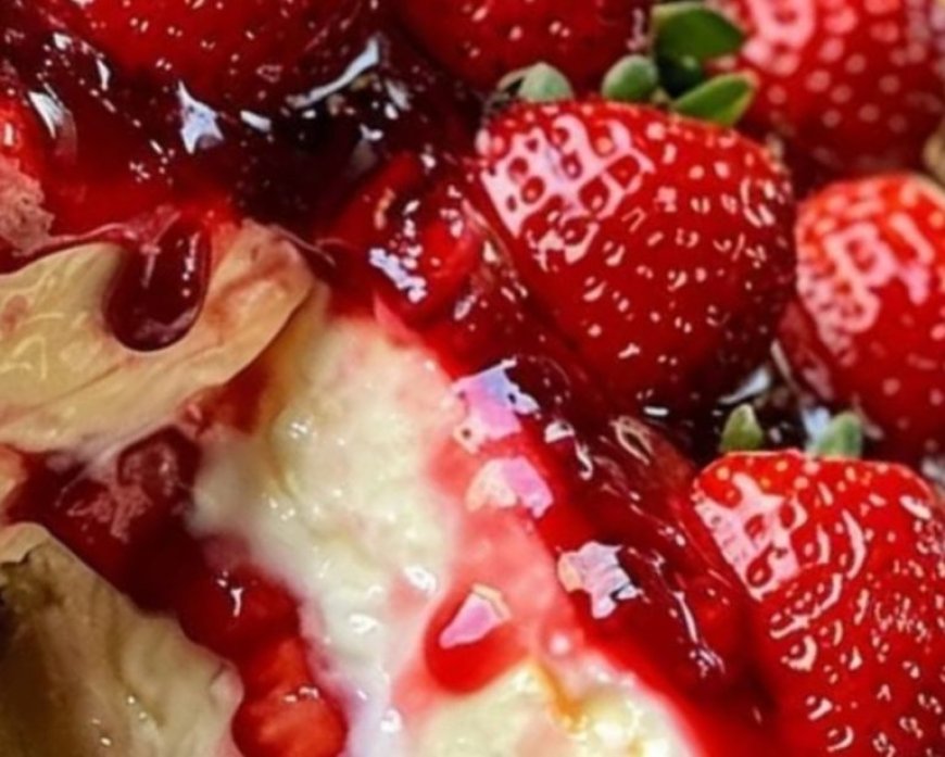 Strawberry Cheesecake Dump Cake