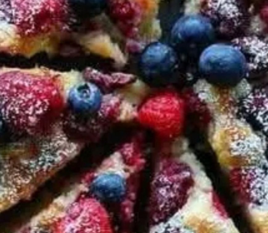 Raspberry Lemon Cake: A Bright, Berry-Filled Delight