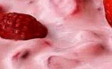 ???? 2-Minute Strawberry Yogurt Dessert