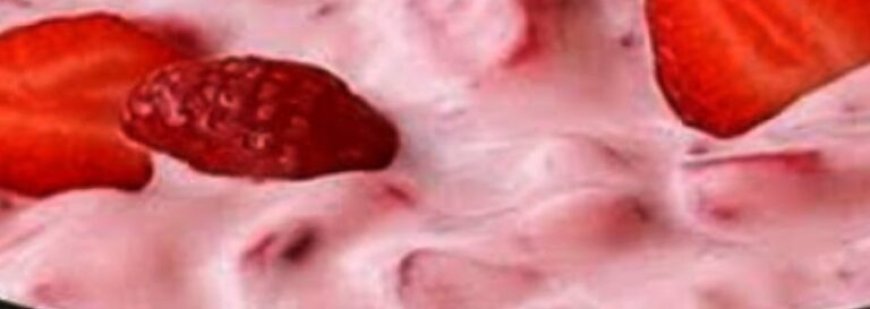 ???? 2-Minute Strawberry Yogurt Dessert