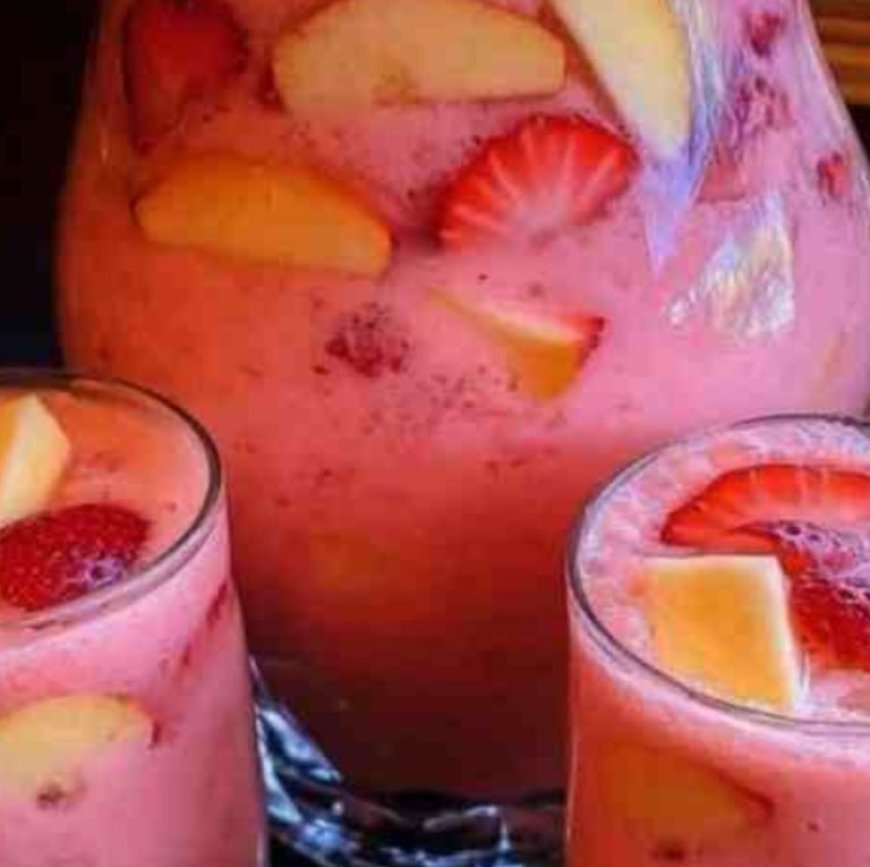 The Ultimate Creamy Strawberry Apple Punch: A Show-Stopping Refreshment for Any Gathering