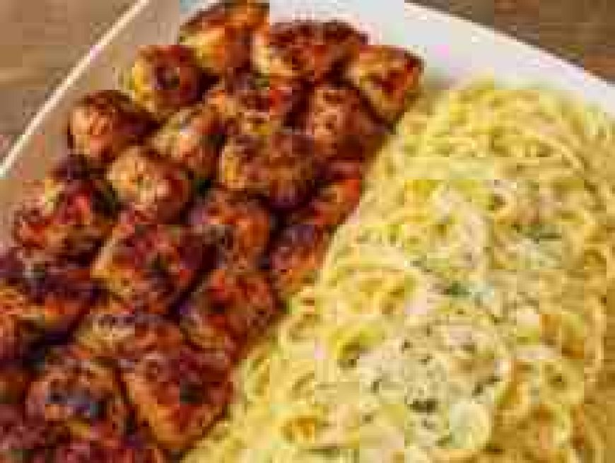 Creamy Garlic Butter Chicken & Linguine in Alfredo Sauce