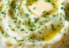 Creamy Mashed Potatoes with Chives and Butter