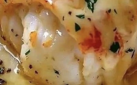 Broiled Lobster Tails in Creamy Garlic Butter Sauce