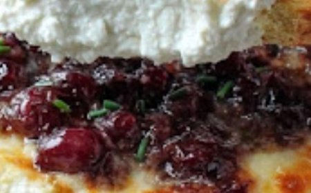 Warm Cranberry-White Cheddar Dip
