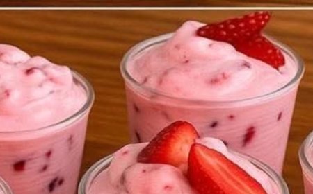 2-Minute Strawberry Yogurt Dessert