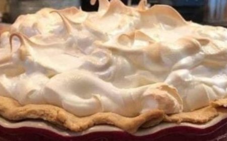 HOMEMADE LEMON MERINGUE PIE