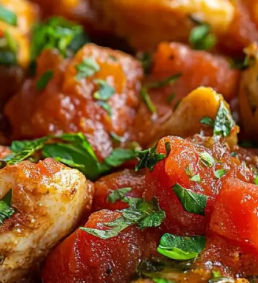 Chicken Cacciatore in a Tomato and Herb Sauce: A Classic Italian Delight