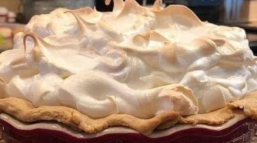 HOMEMADE LEMON MERINGUE PIE